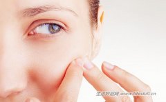 冬天干燥护理不好也会长痘痘！教你冬季保养3步骤。